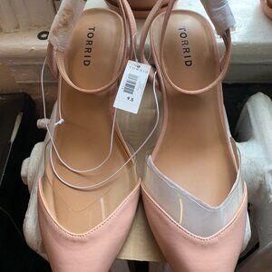 Torrid pointed toe pump with clear details